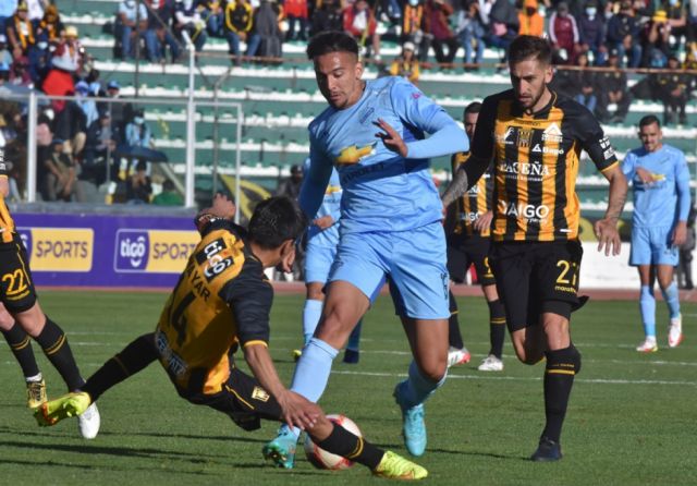 The Strongest y Bolívar juegan  el clásico por la cima del torneo