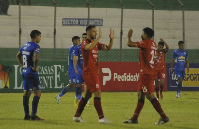 Guabirá baja a Bolívar de la cima  en un partidazo en Montero 