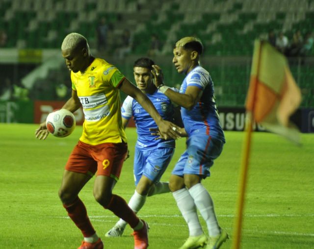 Paro cívico en Santa Cruz sigue perjudicando el fútbol nacional  