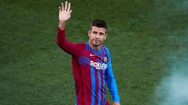 Piqué anunció que deja el  Barça y se retira del fútbol