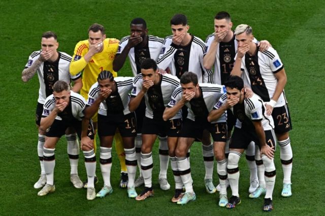 ¿Por qué los jugadores de Alemania posaron tapándose la boca?