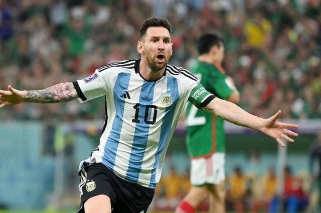 Argentina gana su primera 'final' en el Mundial de Catar en un duro partido contra México