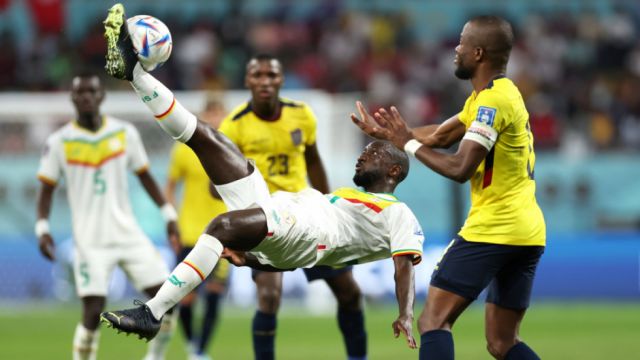 Senegal le quita a Ecuador un lugar en los octavos de final del Mundial 2022 en un partido intenso