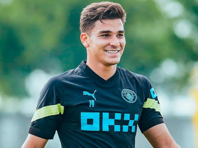 Calurosa bienvenida a Julián en City tras volver campeón