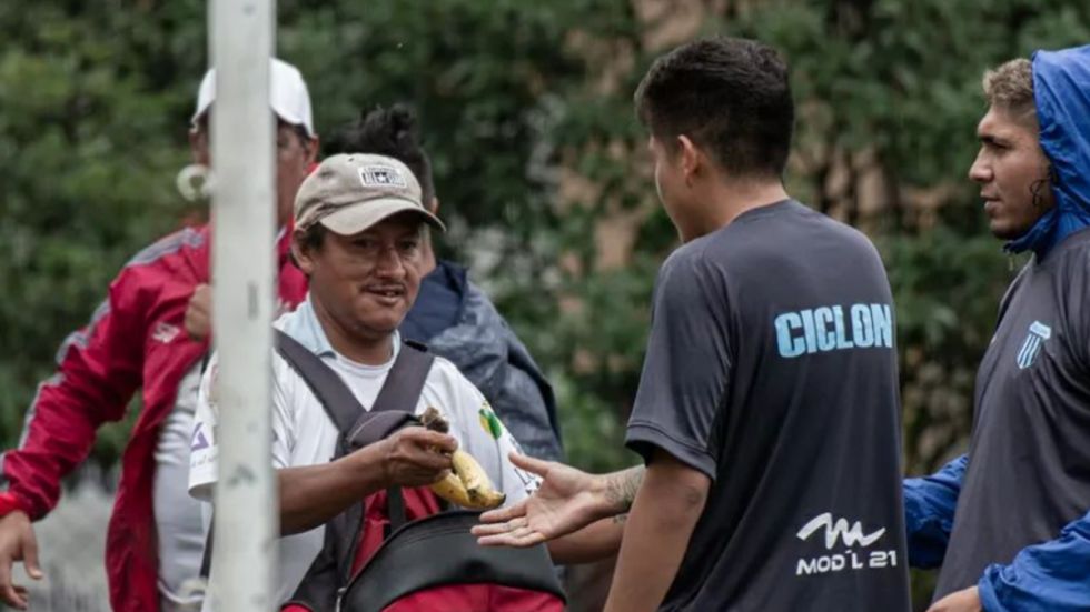  “Chicharra”, un ciclonista de corazón que suma un nuevo lindo gesto para su equipo
