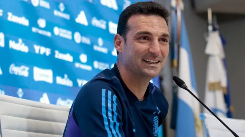 Scaloni se emocionó con una pregunta en conferencia de prensa