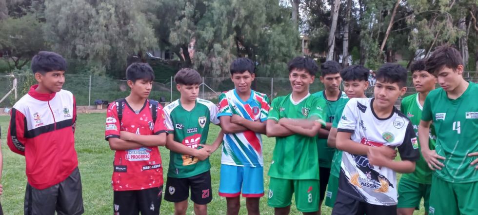 Selección tarijeña Sub-15 entrena con los convocados de las provincias 