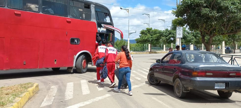 Historia de la  odisea que pasaron los campeones nacionales Sub-15 para llegar a Beni por vía terrestre  (VIDEO)