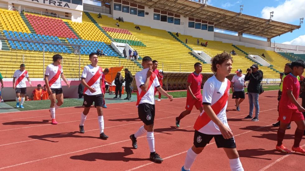 Tarija enfrenta a Santa Cruz por un lugar en la final del torneo Nacional Sub-17