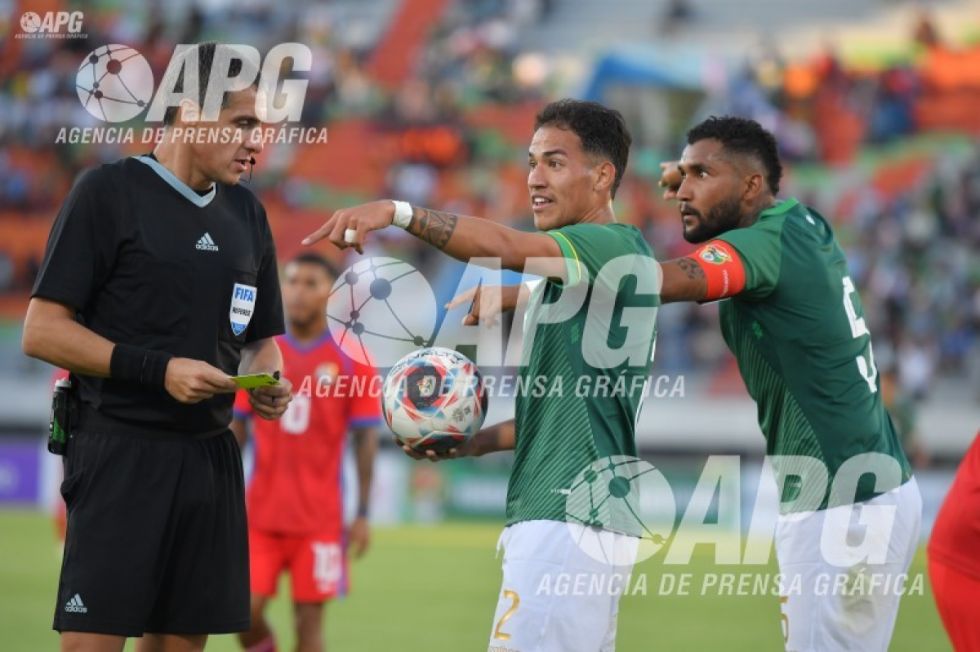 Un árbitro paraguayo dirigirá el partido de Bolivia contra Brasil 