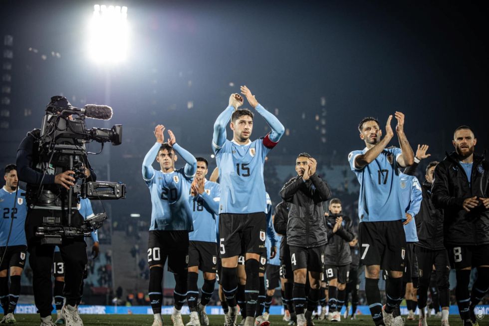 Uruguay le ganó 3-1 a Chile  en el inicio del ciclo de Bielsa