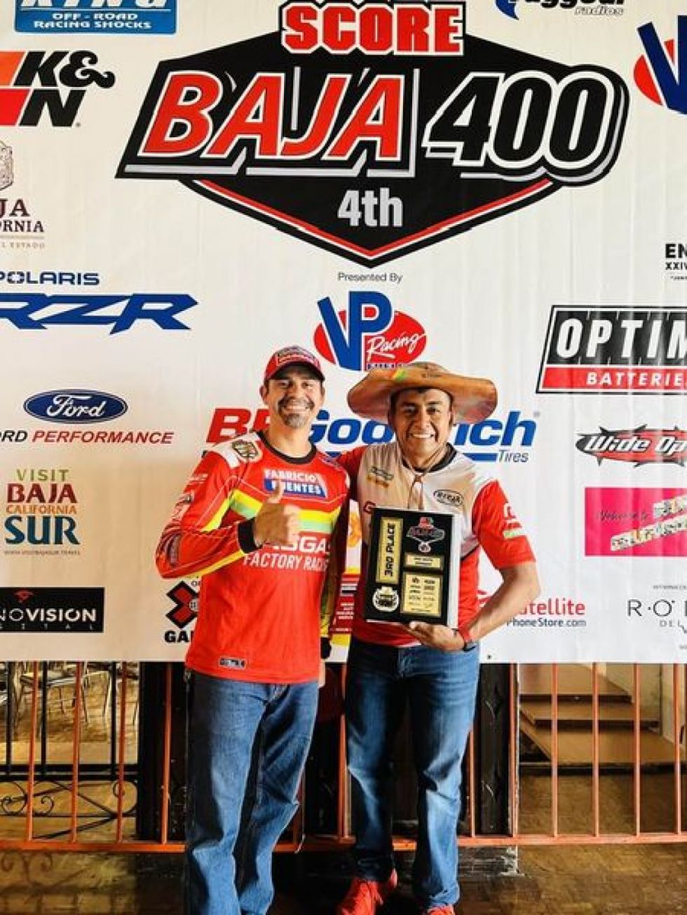  "Chavo" Salvatierra y el chaqueño Fabricio Fuentes triunfan en la Baja 400 de México