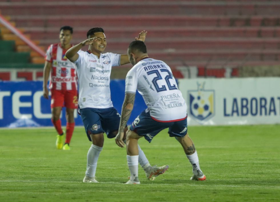Wilstermann aplica una paliza a Independiente 