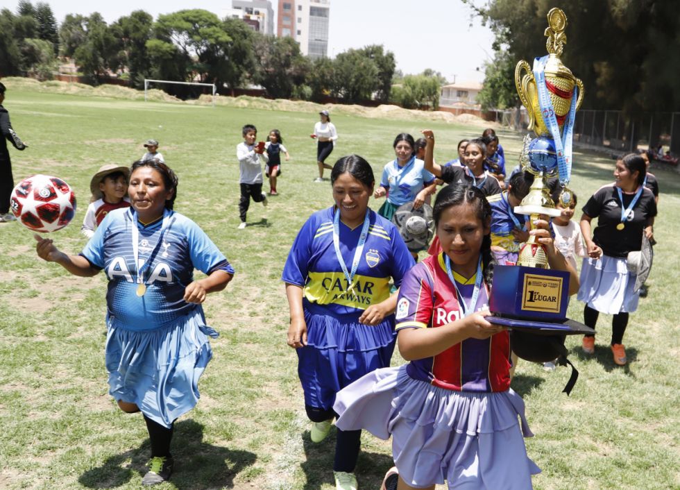 Ayopaya campeón del torneo de Mujeres Originarias 