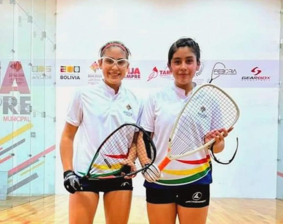 Meneses y Salinas son campeonas mundiales en dobles femeninos 21 años