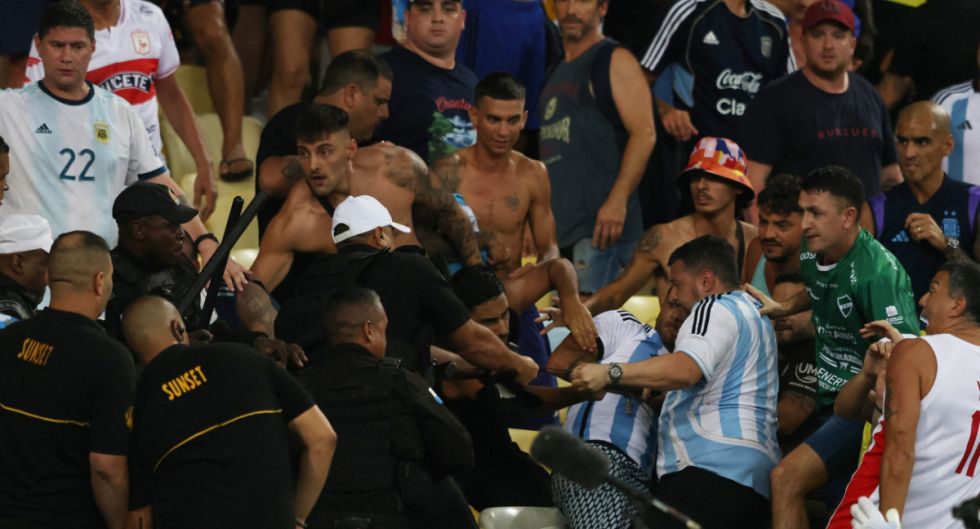 Video: Los graves incidentes en el partido entre Argentina y Brasil