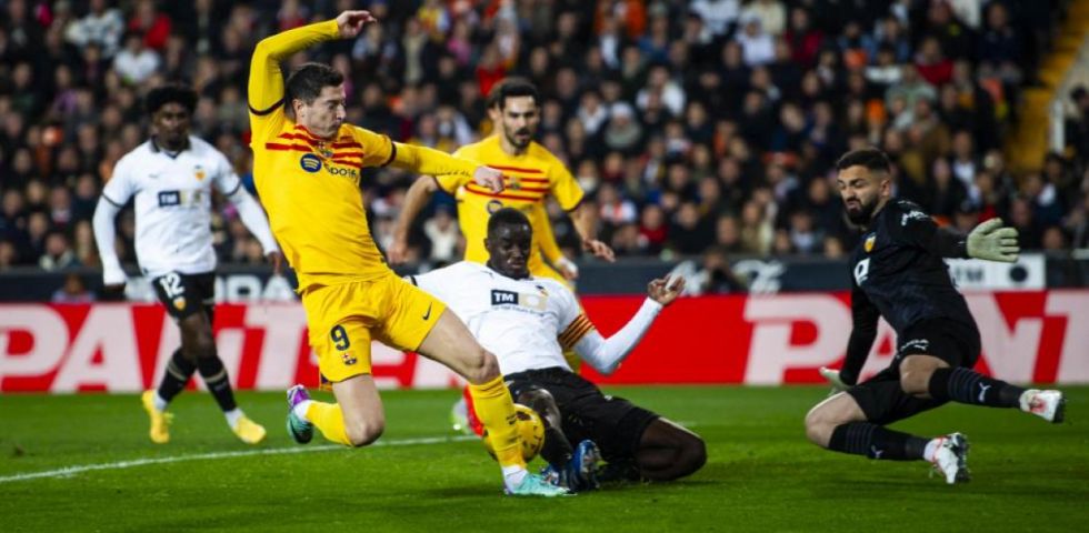 El Barça sigue en el bache y  empata ante el Valencia 