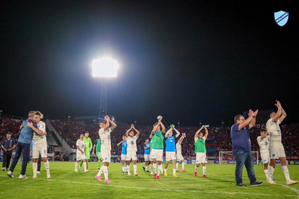 Bolívar gana la primera  final con un ajustado 2-1