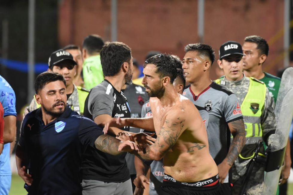 Clubes suspenden amistosos tras  las medidas de regulación de la FBF 