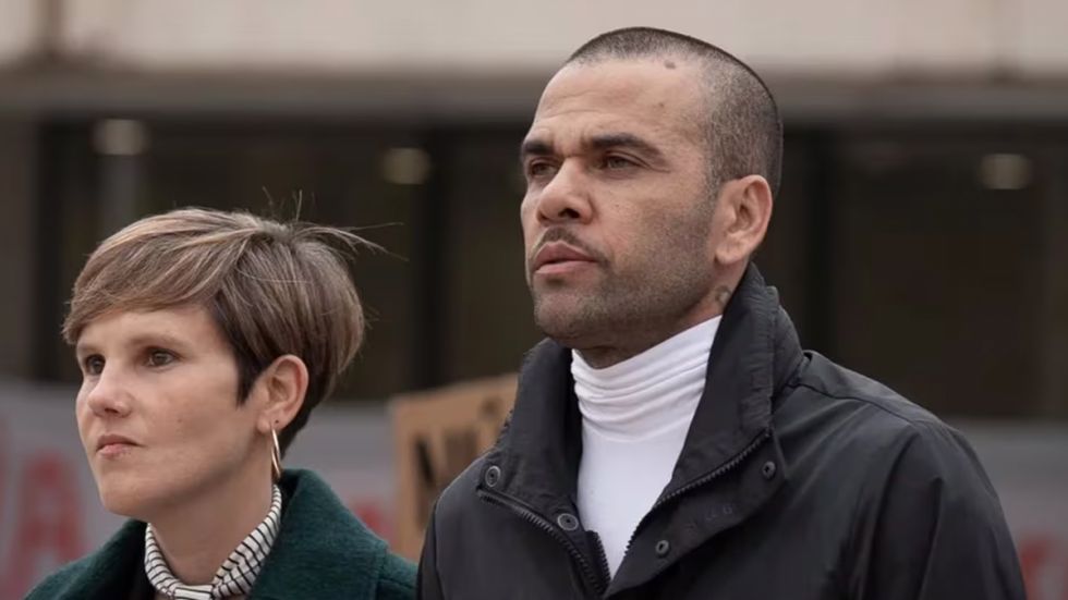 Primeras horas de libertad condicional del ex futbolista brasileño Dani Alves