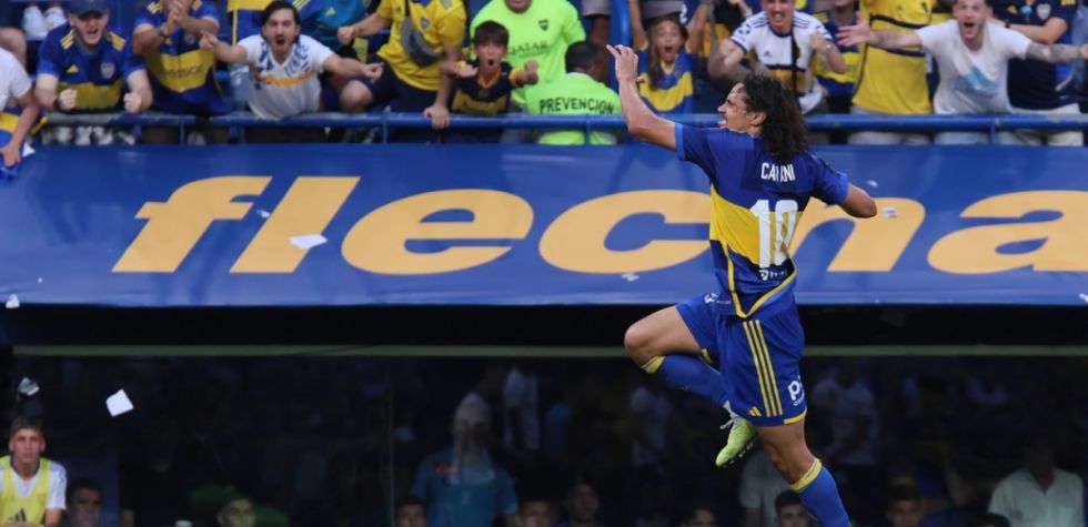Cavani marcó un golazo y fue  reemplazado en el entretiempo