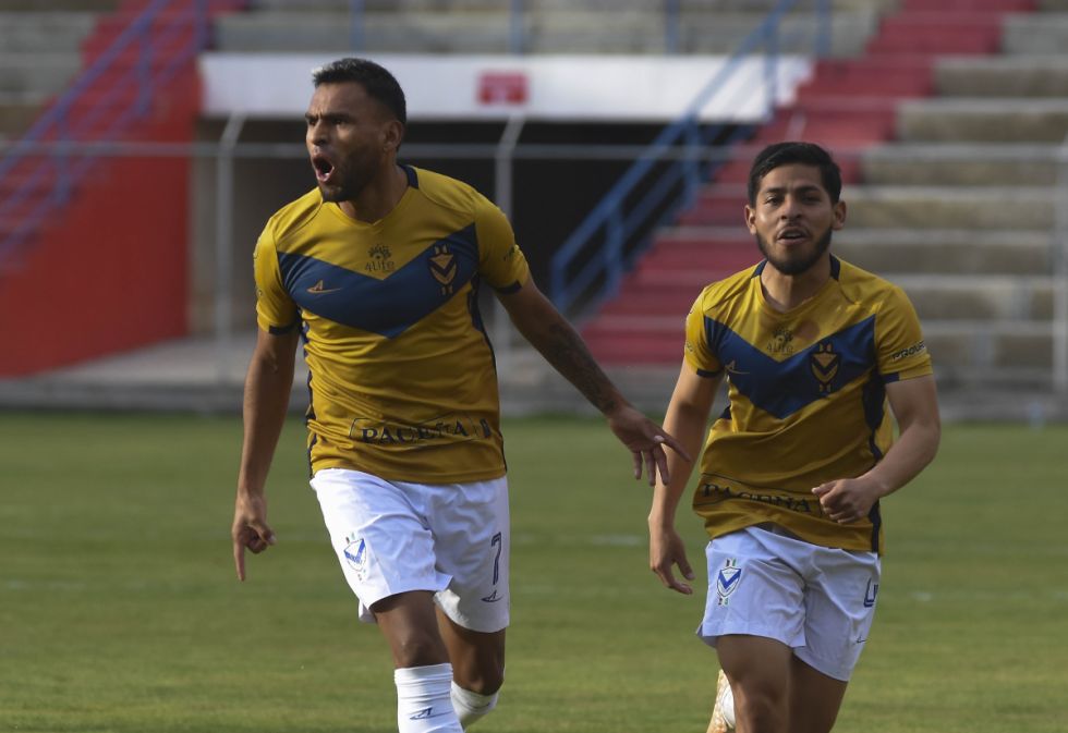 Gualberto Villarroel busca derrumbar al campeón 