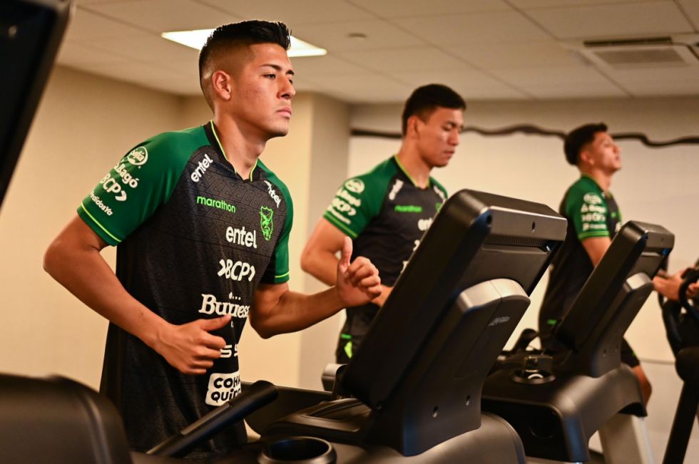 Bolivia rinde examen ante México 