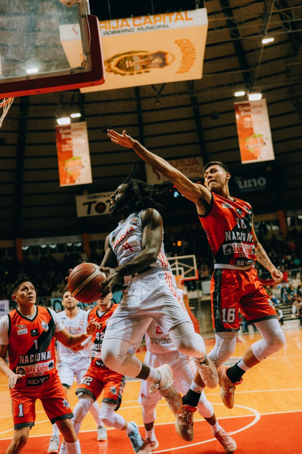 Tarija Básquet visita a Nacional Potosí en busca del título
