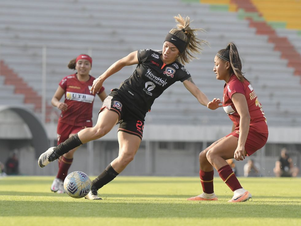 Astor y Always Ready igualaron en la primera final disputada en Cochabamba