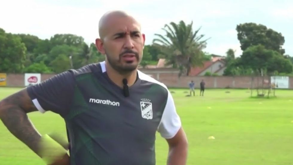 Riquelme: "Tuve que vender mi auto, el club me debe desde enero"