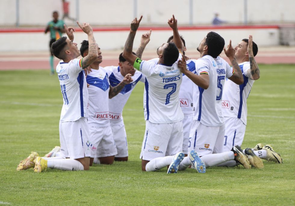 Gualberto Villarroel sube en el acumulado con goleada 