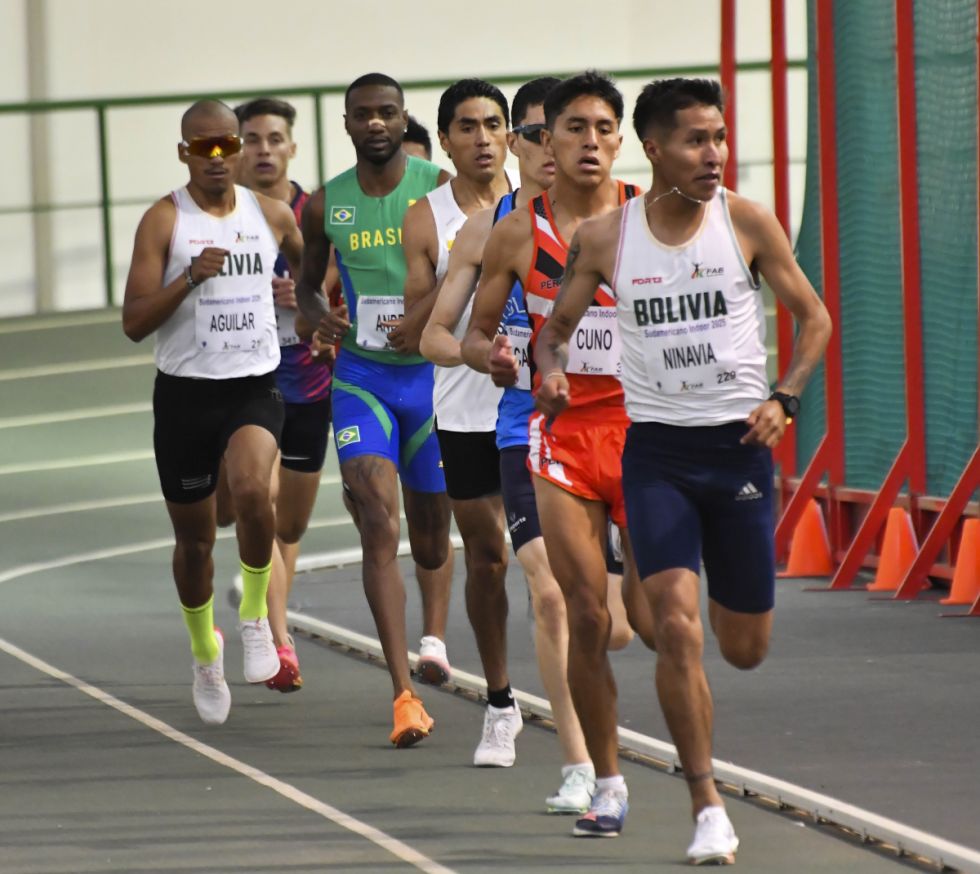 Ninavia gana la medalla de plata con nuevo record nacional 