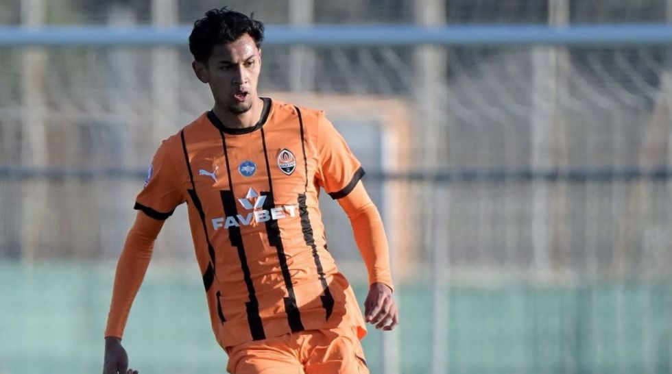 Shakhtar: Arroyo jugó de titular en el equipo previo al profesional