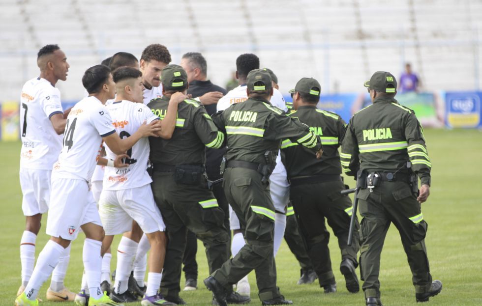FBF advierte a Royal Pari si acude a la justicia fuera del fútbol 