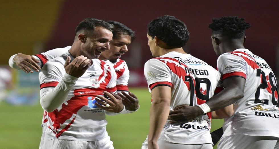 Nacional Potosí vence a Aurora en plena crisis dirigencial 