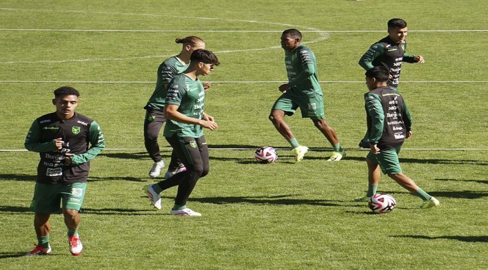 Primer entrenamiento de la Selección Boliviana en el complejo del Tigre