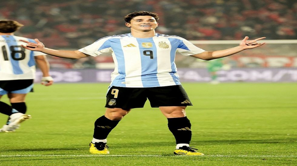 Golazo de Julián Álvarez en el triunfo argentino sobre Chile en Santiago 