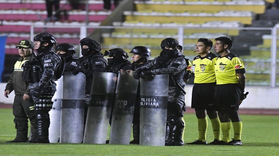 De nuevo en el ojo de la tormenta, Mendoza queda suspendido por polémica en Bolívar vs. Always Ready