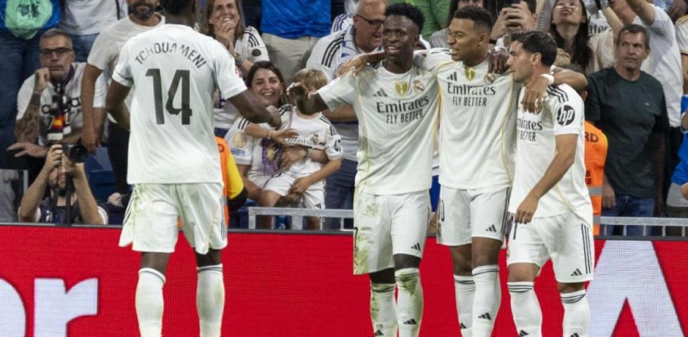 El Madrid gana con polémica al  Villarreal y recupera el liderato