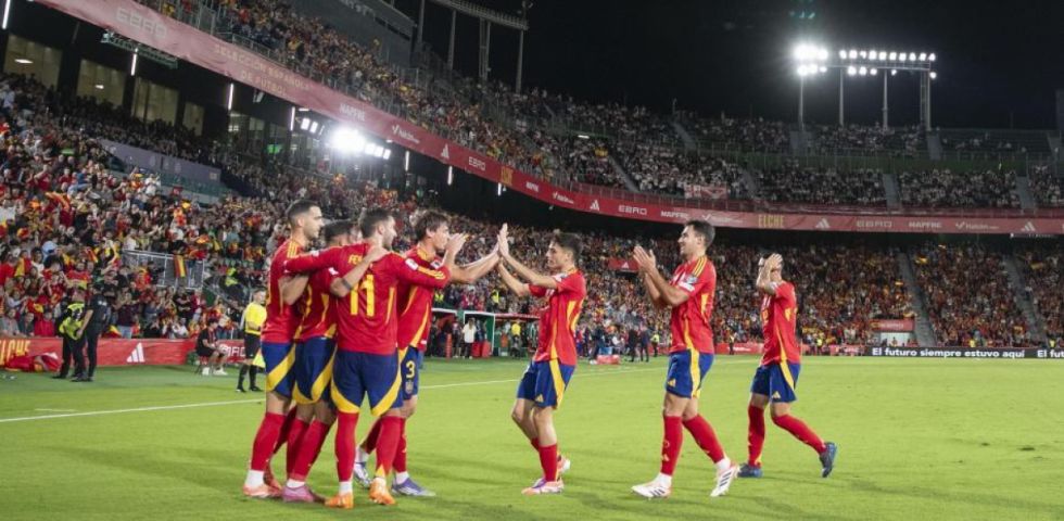 Sólido triunfo de España, que  va lanzada hacia el Mundial