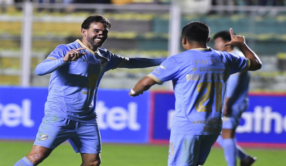 Bolívar sigue firma hacia la cima