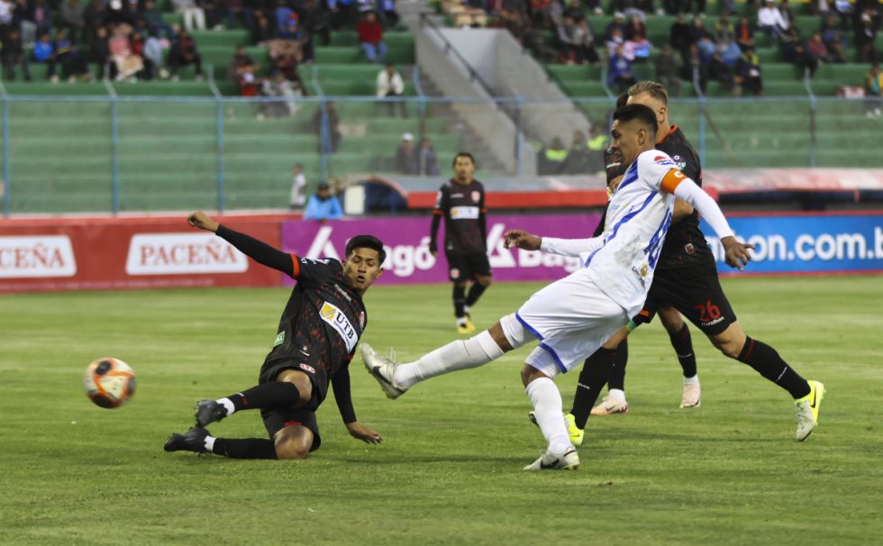 Gualberto Villarroel se despide con una goleada sobre la “U”