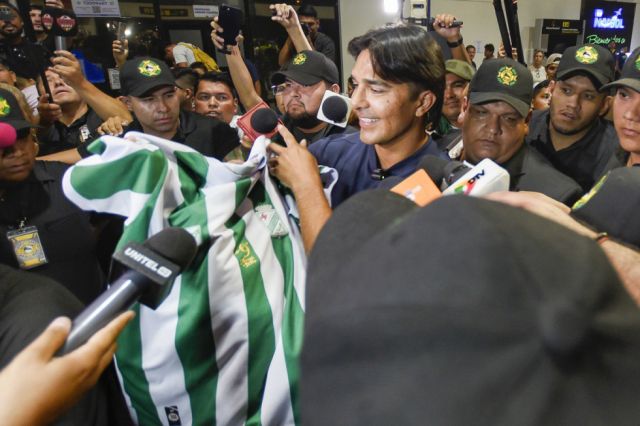 Llegó Martins a Santa Cruz bajo una gran expectativa 