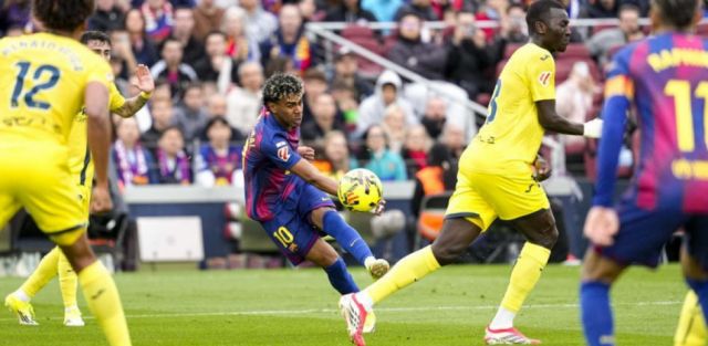 Un gran Barça da el mejor regalo a Flick por sus 100 partidos