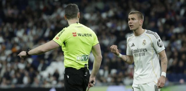 Esto es lo que le dijo Mastantuono al árbitro y lo que le puede caer de sanción