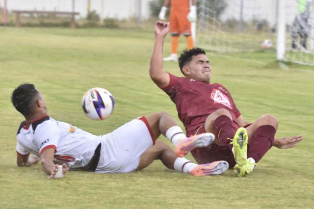 Real Oruro avanza con un empate 