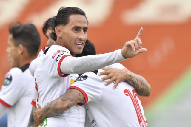 Universitario de Vinto gana en el  estreno de Flores como entrenador