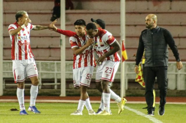  Independiente remonta ante  un Blooming que se queda sin DT