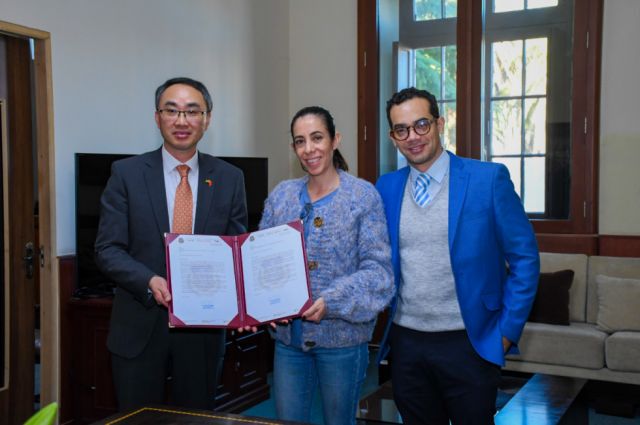 Gobernadora y Embajador de China sellan hermanamiento 