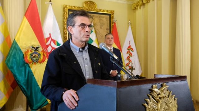 Paz hace esperar la promulgación  de la Ley del Estado de Excepción